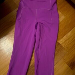 Lulu lemon size 4 wunder train with pockets worn once